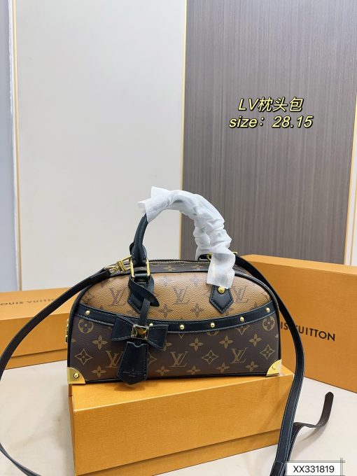 Louis new arrival bag size；28*15 cm three