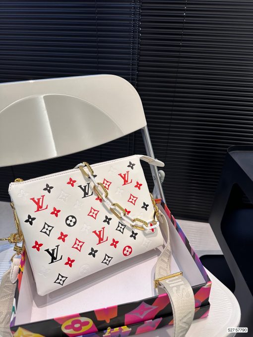 Louis new arrival cousin bag size: 26 * 20 cm white