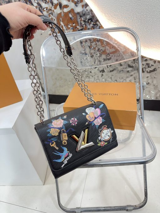 Louis new arrival TWIST bag size；23 * 16 cm pink