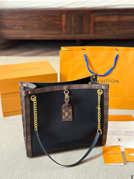 Louis new arrival I Low Key onthego bag size: 35 * 30cm Default Title