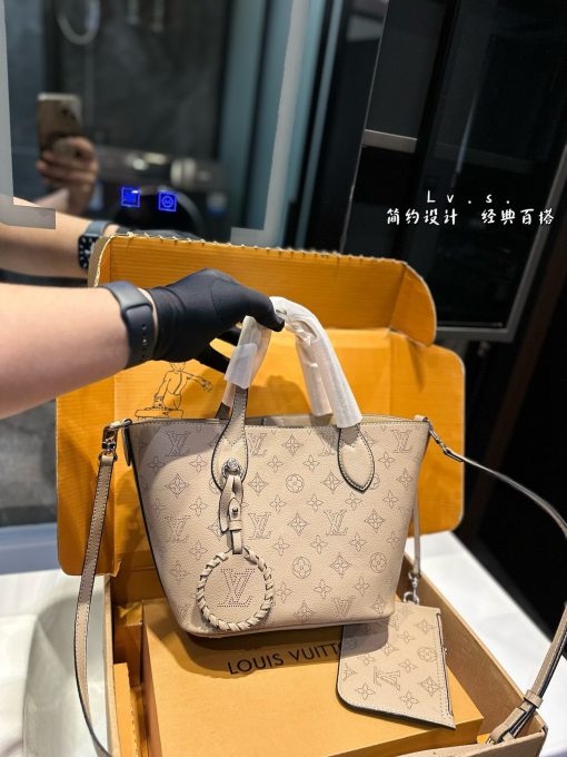 louis new arrival tote bucket bag size:21 * 20cm three