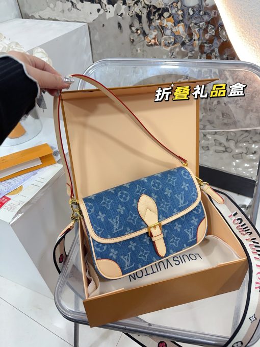 Louis Diane denim bag size :  25 15cm Default Title