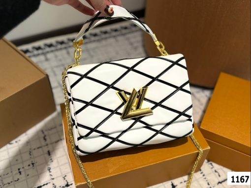 Louis new arrival Twist bag size: 22*13 cm pink
