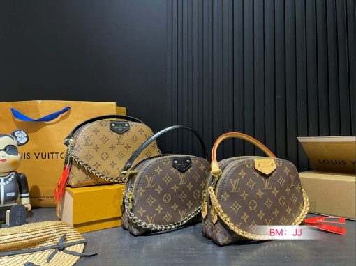Louis new arrival bb bag size: 24*15 cm three