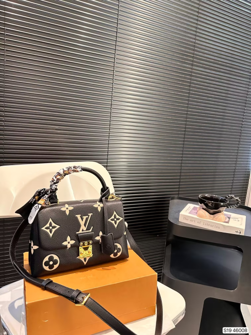 Louis new arrival hand bag size: 24*15 cm white