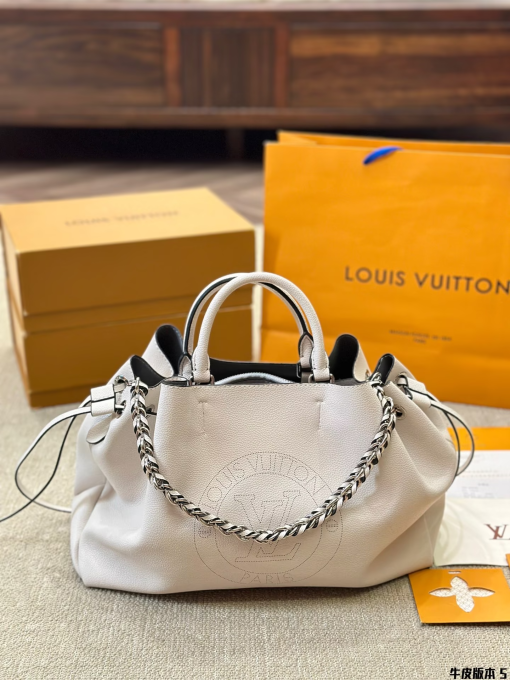 Louis new arrival bella bag size: 30 * 24cm beige