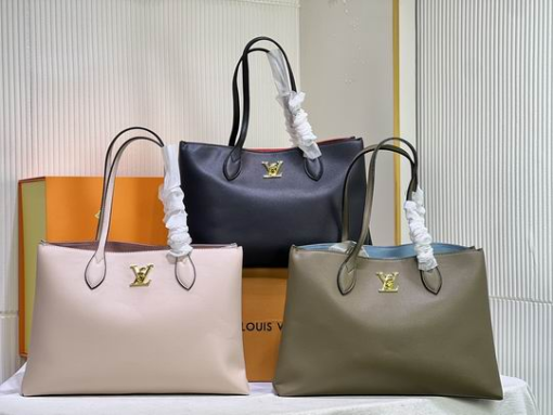 Louis Lockme M57345 bag size: 42x28x15cm beige